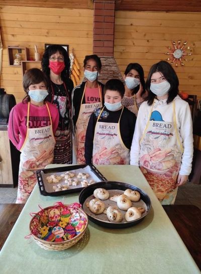 Великден в хлебната къща - великденски пиленца, оцветяване на яйца от солено тесто - ЦСОП Стефан Василев - Свиленград